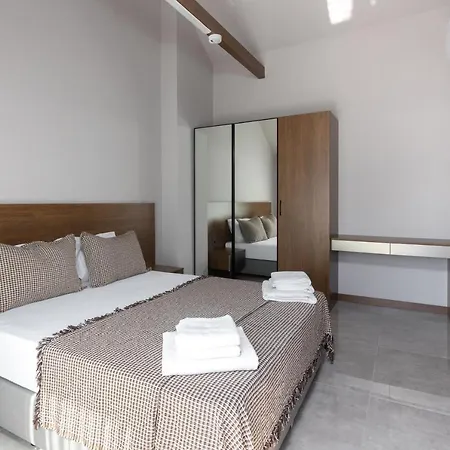 Bisuites Hostel *