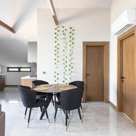 Hostal Bisuites