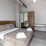 Bisuites Hostel *