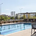 אכסניה Bisuites